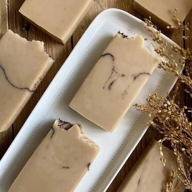 Savon artisanal saponifié à froid - Miel - Sans huiles essentielles - Janine