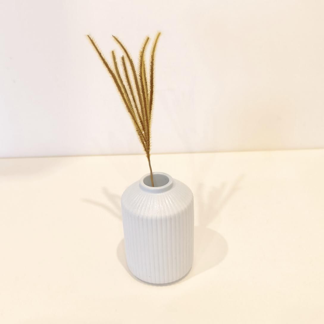 "Lunée", Vase artisanal en gypse avec fleurs séchées - Déco douce et raffinée