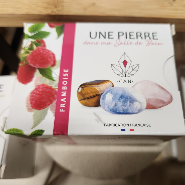 Savon naturel Framboise avec pierre surprise 