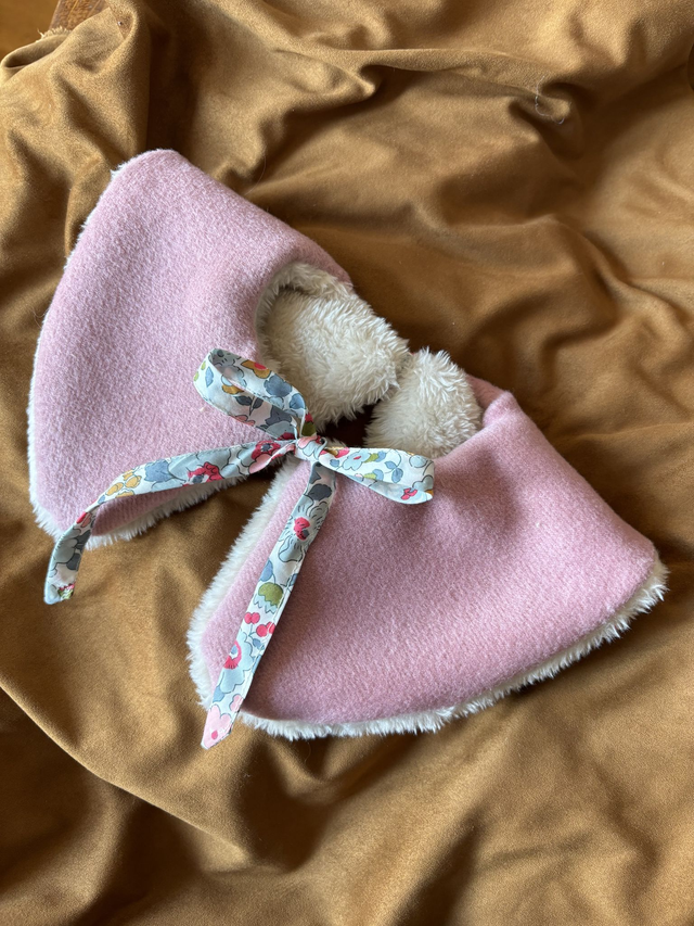 Col fausse-fourrure et lainage rose 