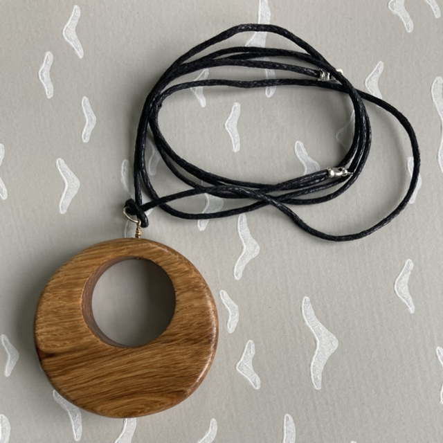 Oak - Chunky circular pendant - I was a floorboard [007-0015]