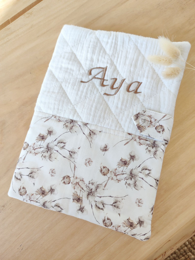 Protège carnet de santé &quot;fleurs de coton&quot;