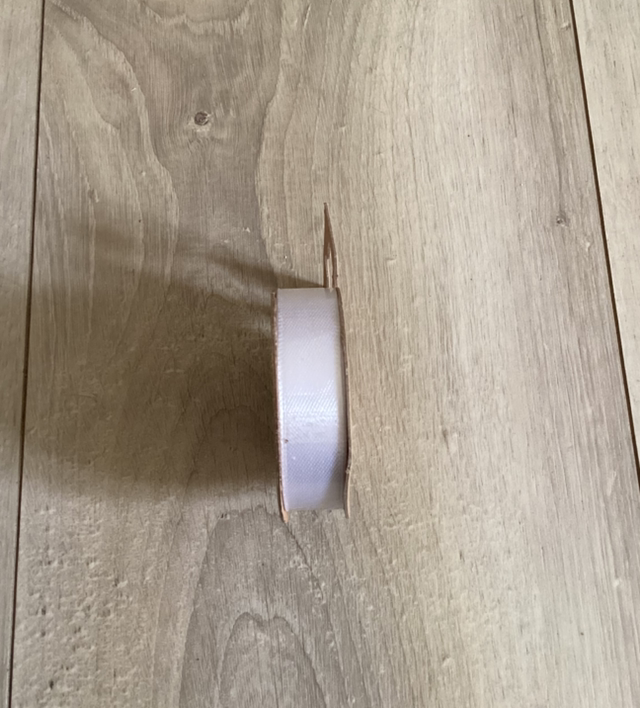 Ruban blanc neuf 