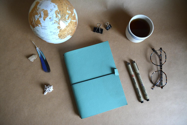 Carnet rechargeable en cuir bleu