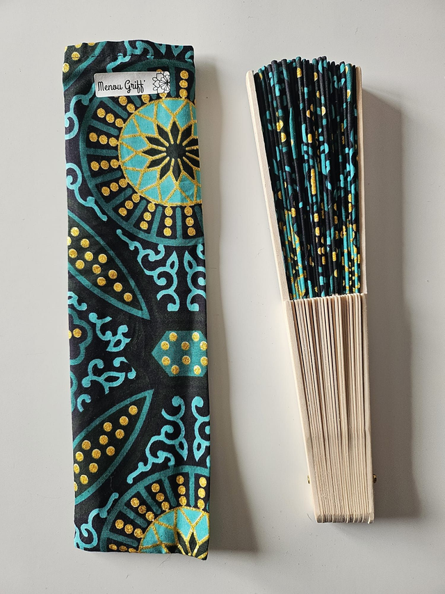 Eventail tissu fait main - wax or noir vert