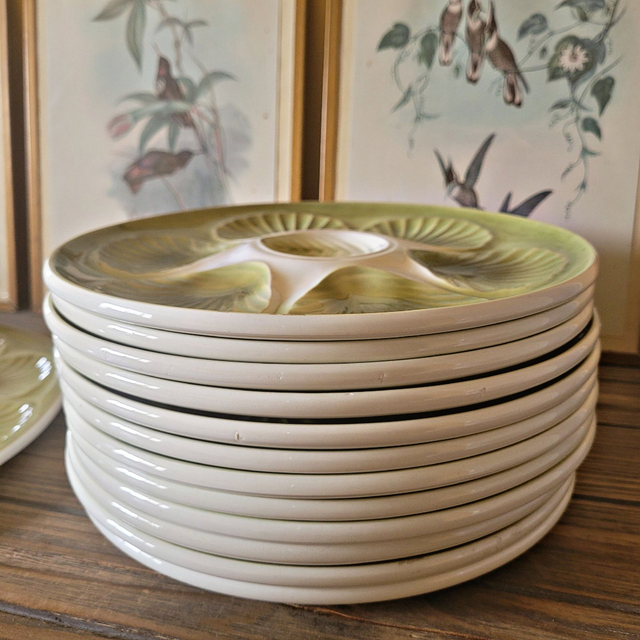 X Assiettes à huîtres avec plat vintage Moulin des Loups Orchies (12 assiettes et un plat)