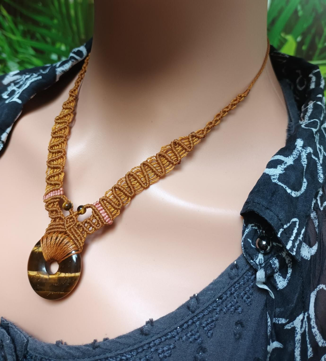 Collier donut en oeil de tigre