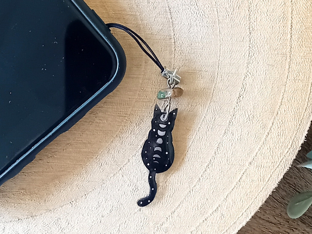 Bijou de Téléphone – Chat Noir Étoilé &amp; Étapes de la Lune | Agate Mousse | Fabrication Artisanale