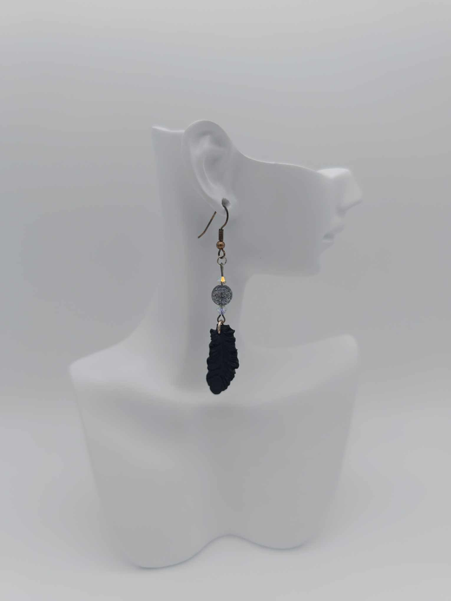 Boucles d&#039;oreilles en porcelaine froide Petite plume avec perles Swarovski