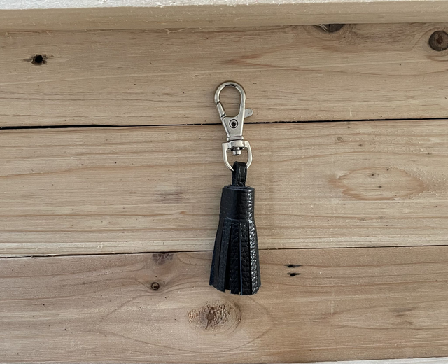 Pompon noir brillant