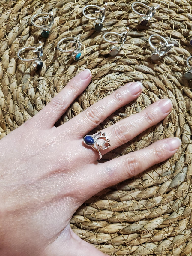 Bague en argent avec sa pierre naturelle 