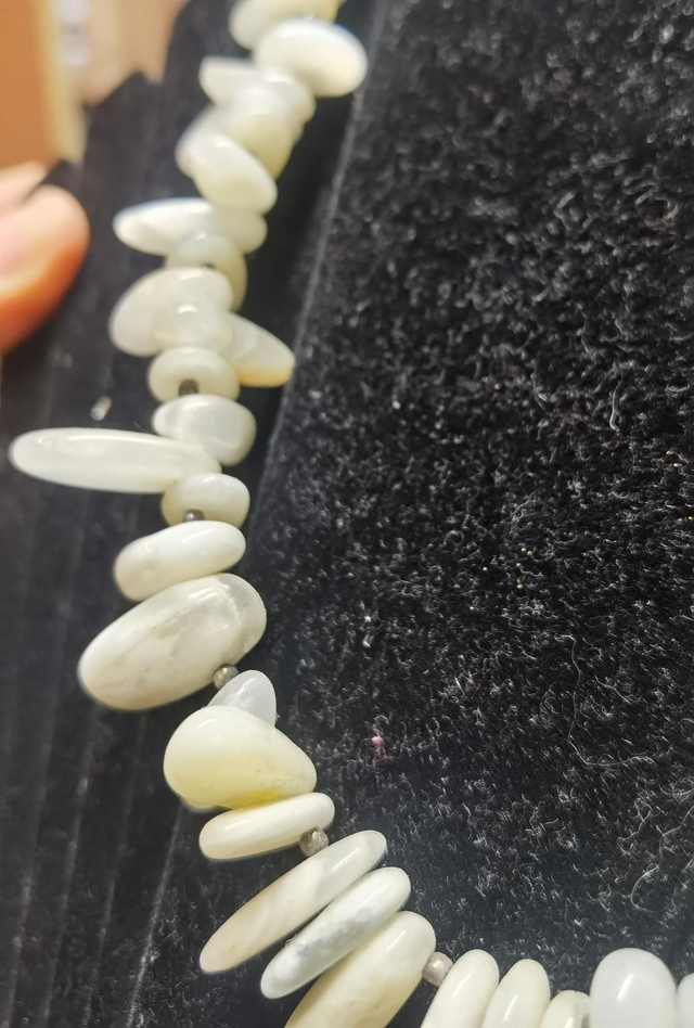 Collier perles galet pierres de lune - intuition, poésie et douceur