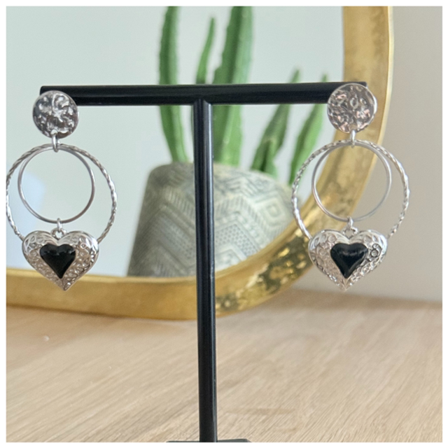 Boucles d’oreilles coeurs noirs