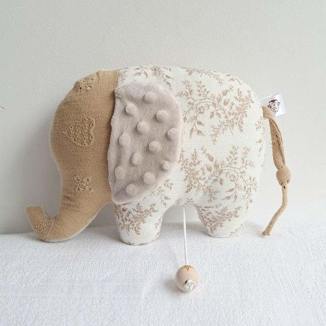 Éléphant musical &quot;feuillage&quot;