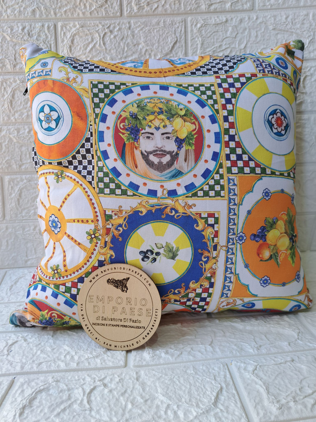 Fodera cuscino in tessuto siciliano con teste di moro, su misura