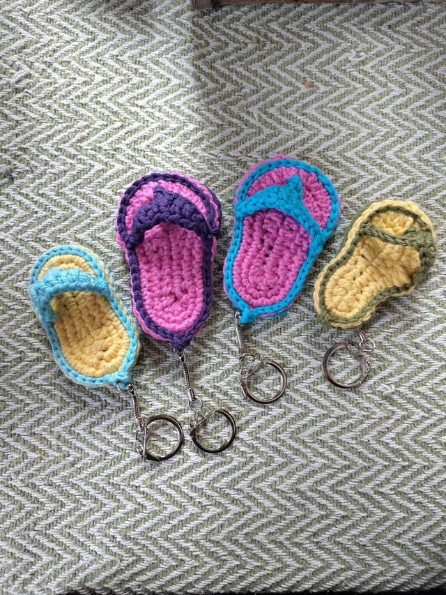 Flip flop sandal keyring 