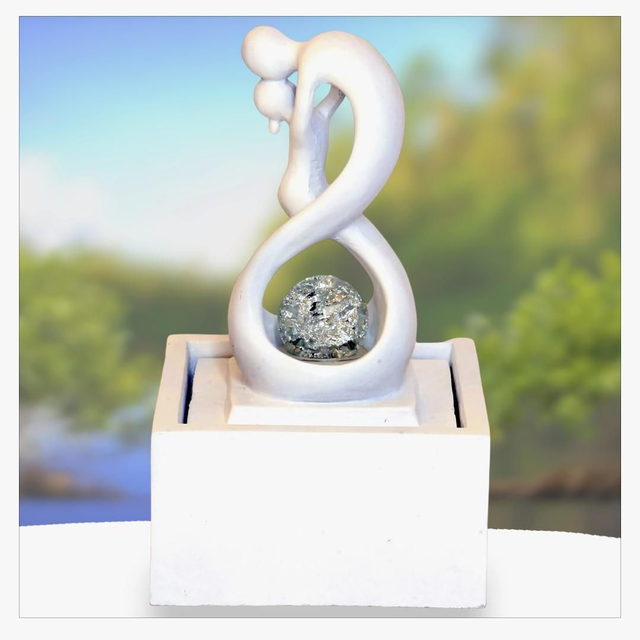 "Amour infini blanc" - Fontaine en résine 30 cm