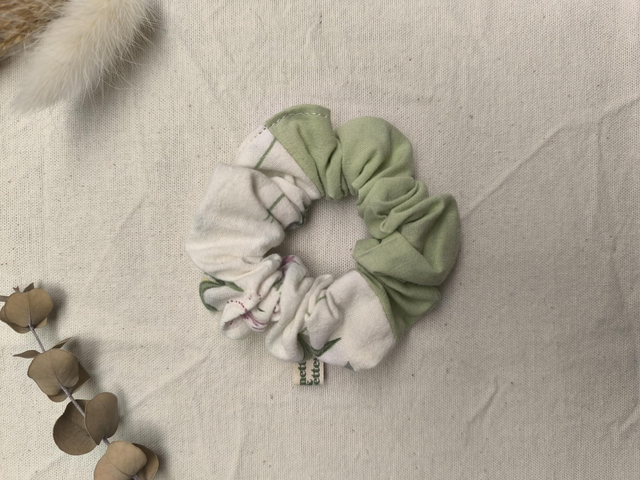 Chouchou upcyclé vert et blanc