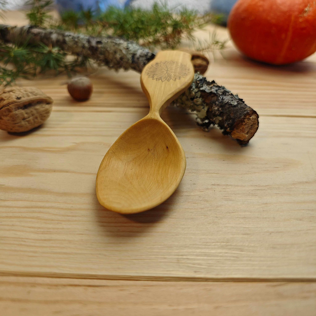 Cuillère en hêtre avec Kolrosing-C354