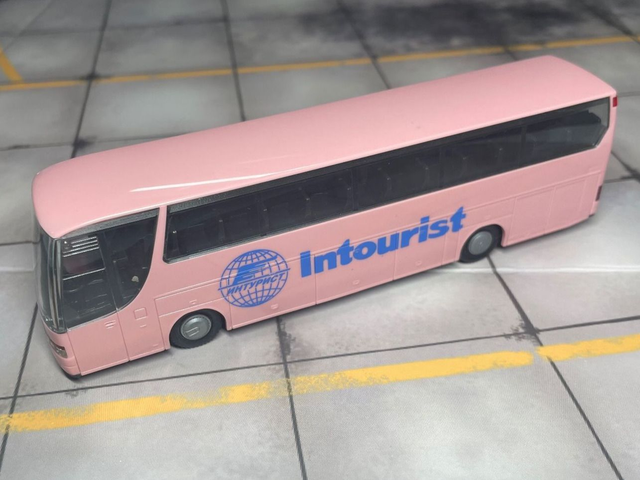 Setra S315 Intourist (pink)1/87