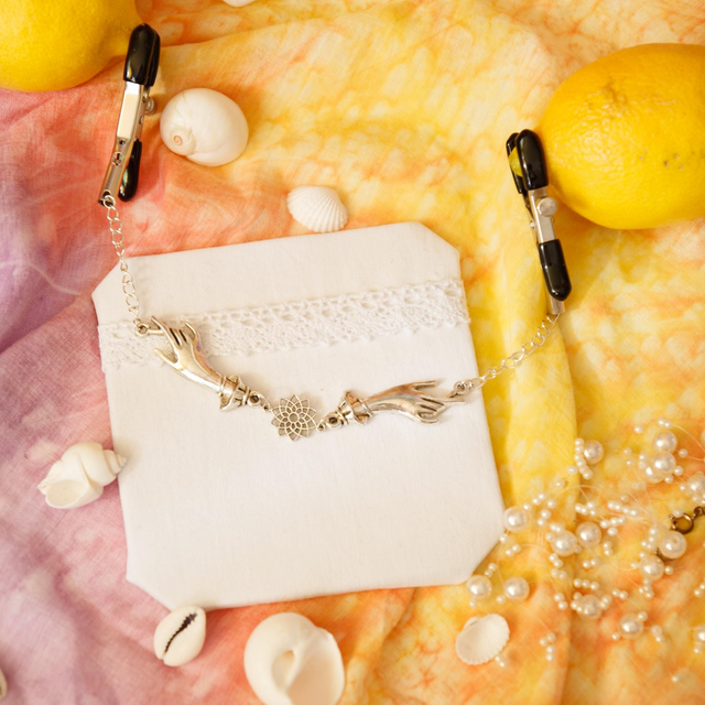 Nipple clamps Pinch Here