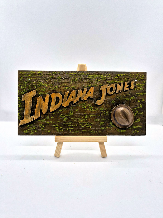 Logo Indiana Jones sur chevalet