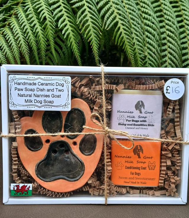 Paw Print Soap Dish with Two Dog Soap