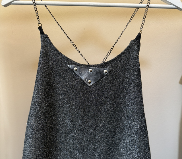 8383003 Black/Silver Chain Top