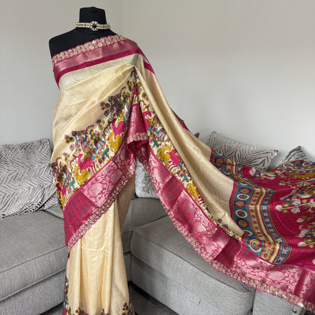 Mangalgiri Checks Saree with Kalamkari Doll Motifs &amp; Cut Work Border