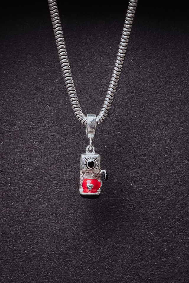 Berloque prata maquina de café