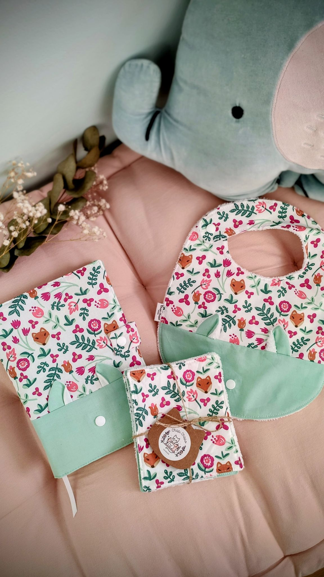 Coffret Le Chapi’Bonheur – Protège-carnet de santé, Bavoir et Lingettes