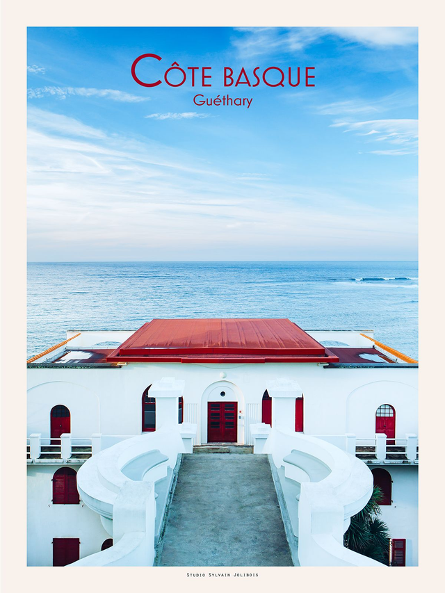 Cette affiche est réalisée à partir d'une photographie du phare de Ciboure, construit en 1936, par André Pavlovsky.