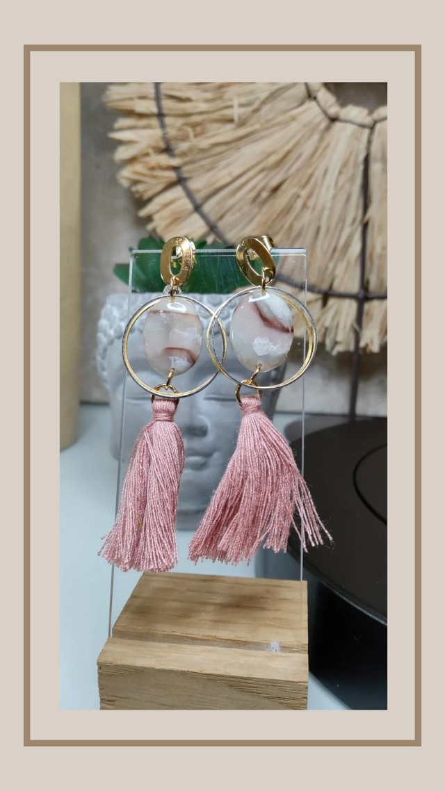 Boucles d&#039;oreilles &quot;la naturelle&quot; pompon 