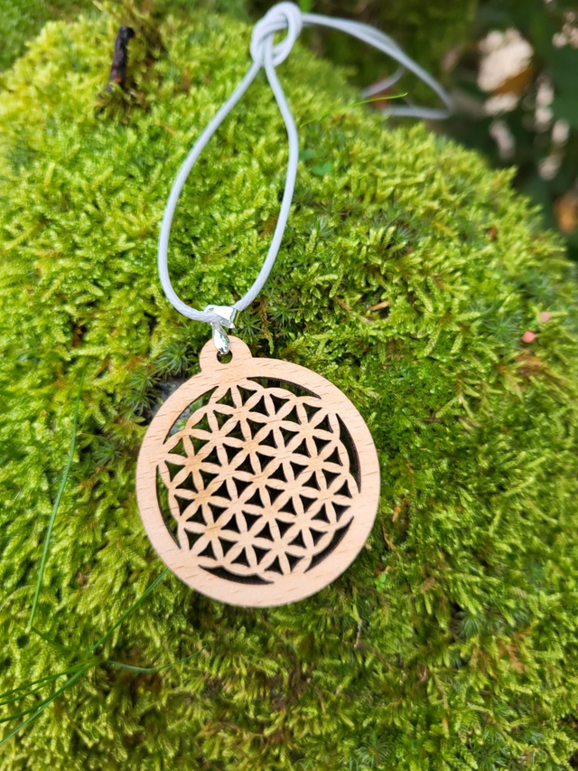 Pendentif fleur de vie hetre