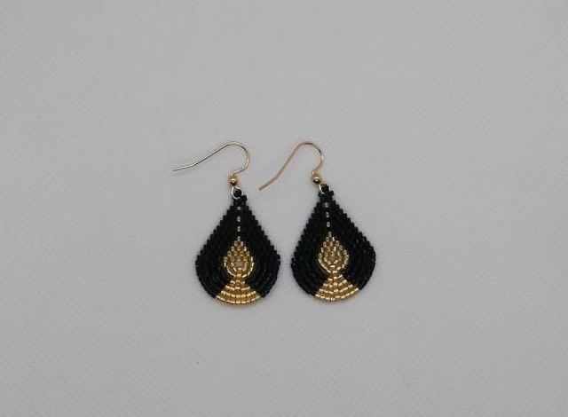 Goutte perlée noire/dorée