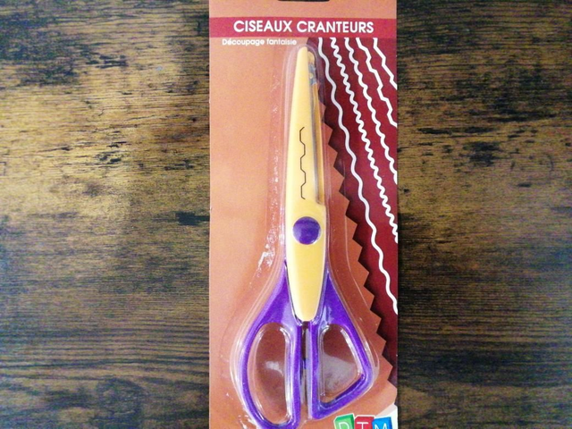 Ciseaux cranteurs &quot; cranté &quot;