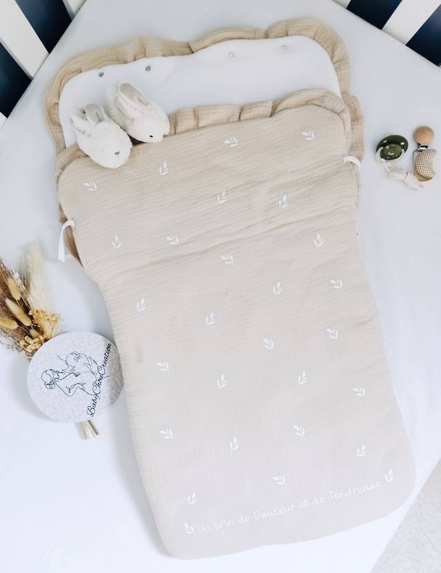 Nid d'ange en gaze de coton motif feuilles