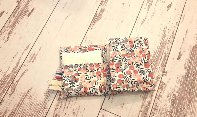 Pochette, étui à mouchoirs avec 3 mouchoirs