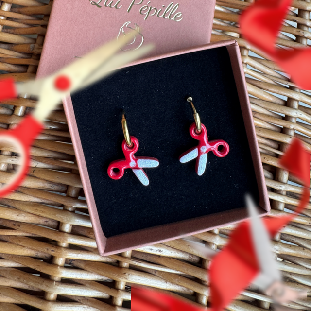 Pampille ciseaux rouge