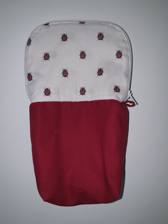 Trousse verticale bordeaux motifs coccinelles