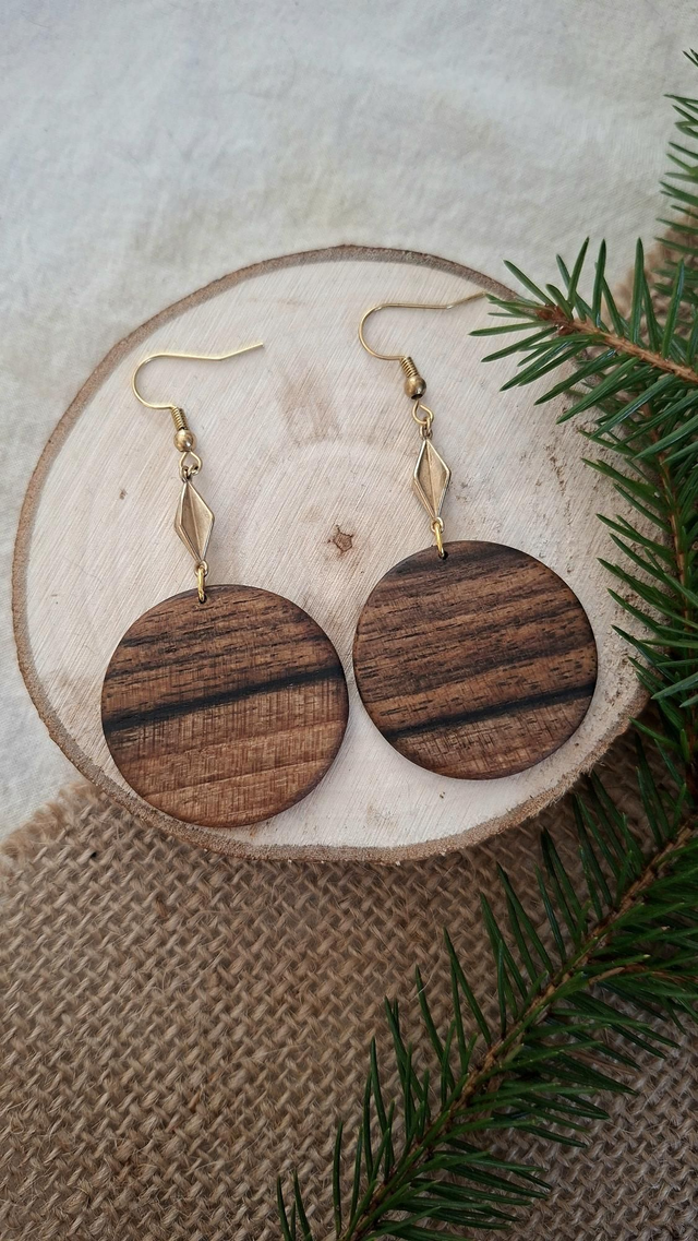 Feine Holzohrringe mit wunderschöner Maserung