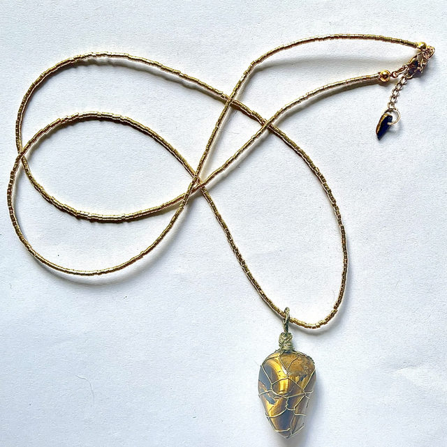 C41 - Collier perles en verre et œil du tigre 