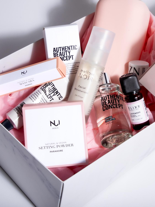 NUI - X FRIENDS BOX CHRISTMAS EDIT