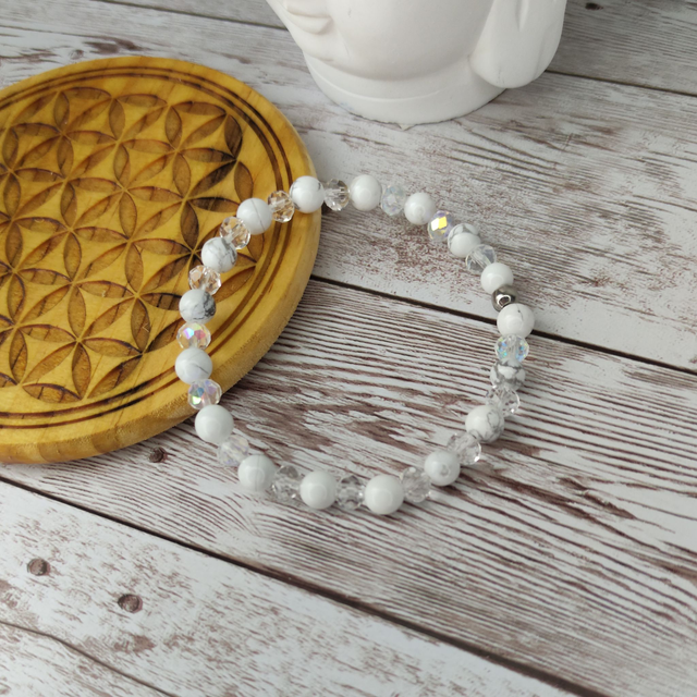 Bracelet &quot;Howlite et cristal&quot; 