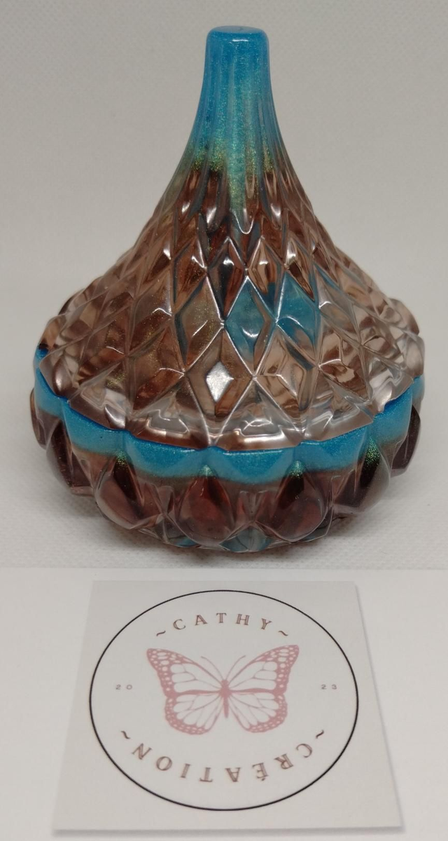 Boîte grise et bleue