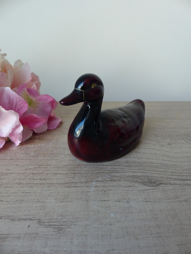 Figurine canard laqué noir et rouge Kanadou France, bibelot canard artisanat français décoration maison de campagne, cottage, ferme, cadeau