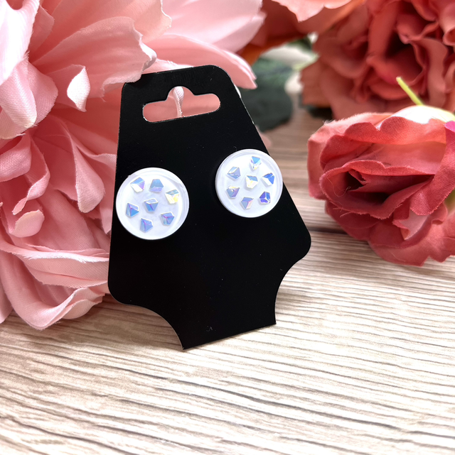 Ohrstecker weiß schimmernde Diamantenform 16mm