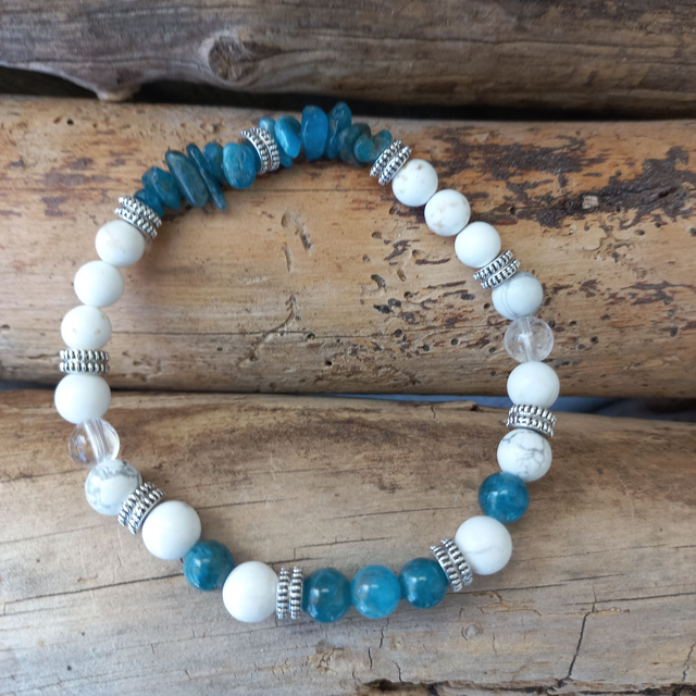 Bracelet en Howlite, Magnésite, Apatite et Cristal de roche 