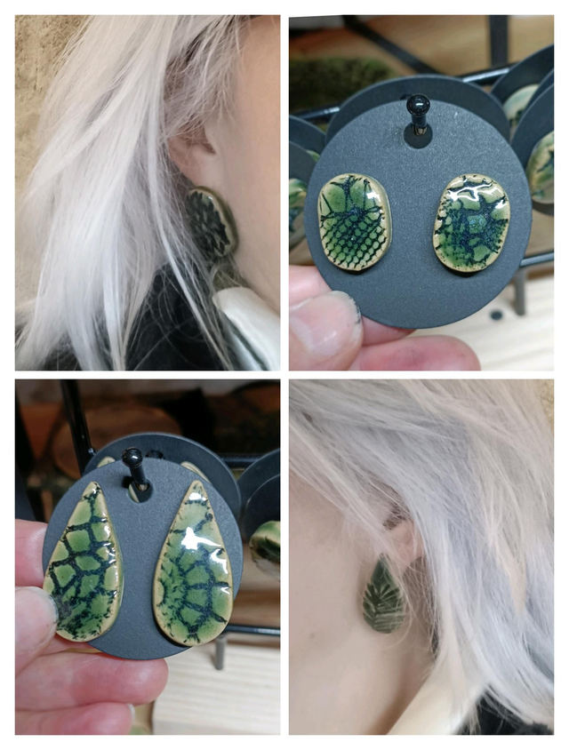 Boucles d&#039;oreilles, la paire.