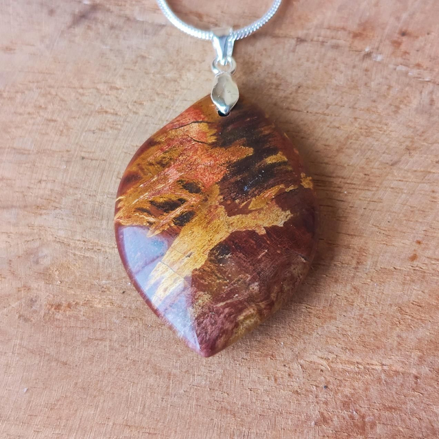 Pendentif "Séléné" Bois fossilisé AA
